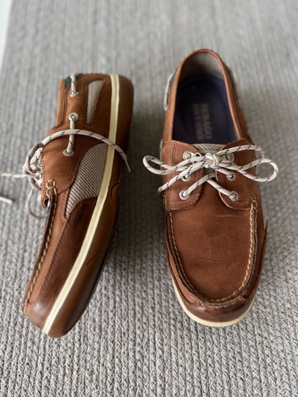 Sebago Docksides Castine Walnut Leather Boat Shoes with Contrast Laces Size 8.5